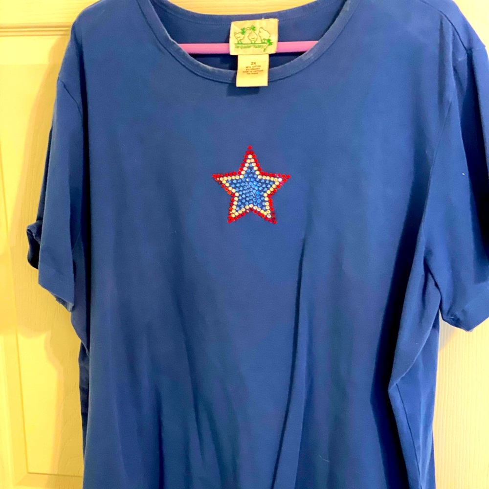 Quacker Factory 2X royal blue rhinestone star tee shirt